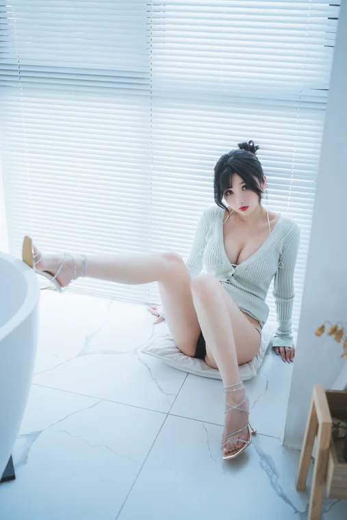 [Coser] rioko凉凉子 Vol.077 人妻毛衣 preview 5