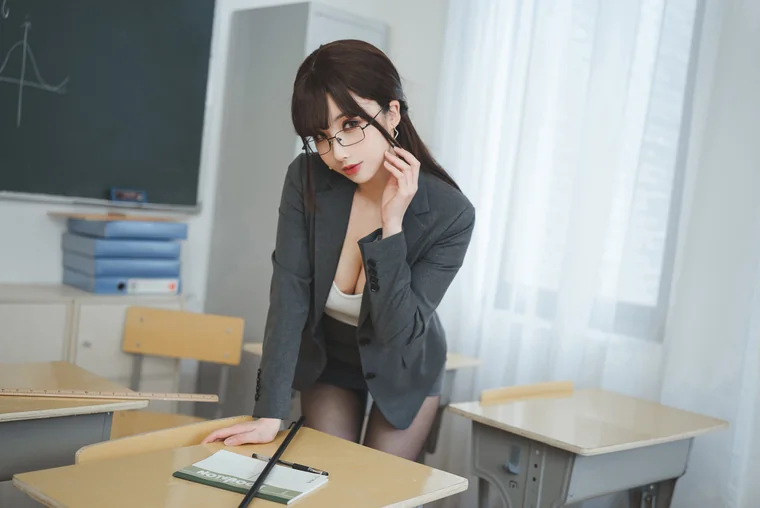 [Coser] rioko凉凉子 Vol.086 《年上の韵》奇怪的老师 preview 21