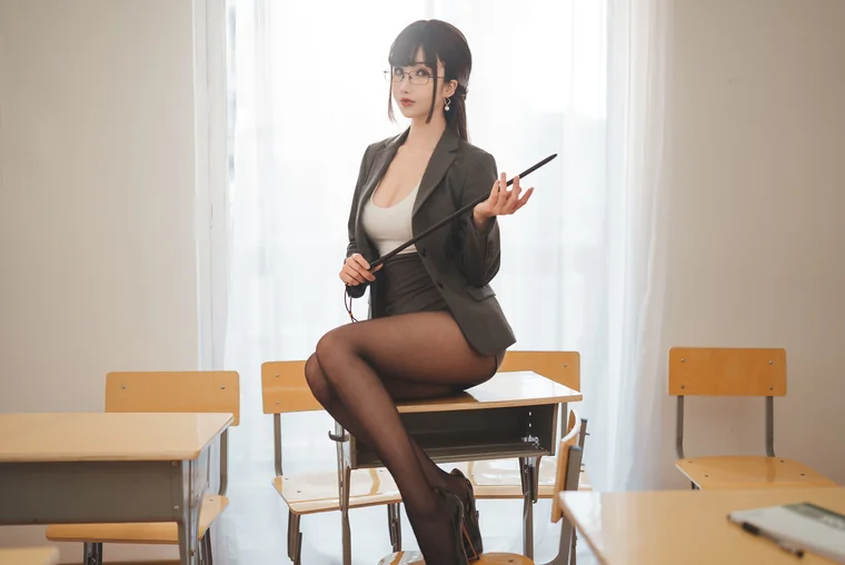 [Coser] rioko凉凉子 Vol.086 《年上の韵》奇怪的老师 preview 22