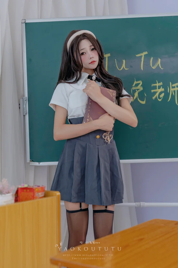 [Coser] 黏黏团子兔 - 实习老师的欢迎仪式&Touch It preview 9