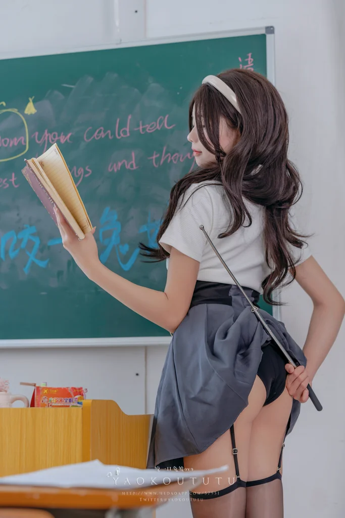 [Coser] 黏黏团子兔 - 实习老师的欢迎仪式&Touch It preview 17