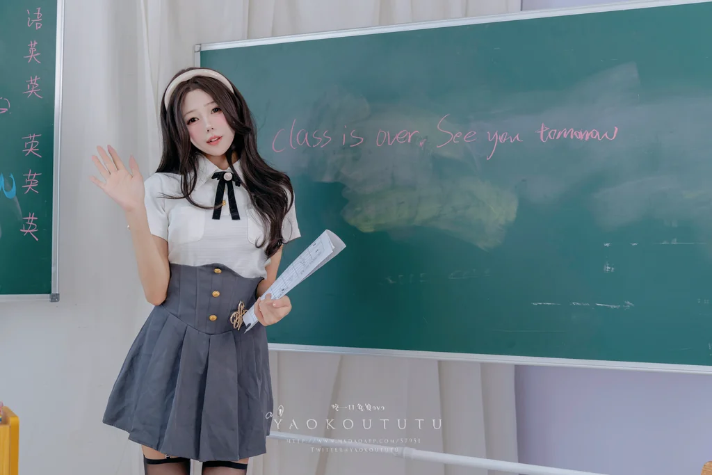 [Coser] 黏黏团子兔 - 实习老师的欢迎仪式&Touch It preview 18