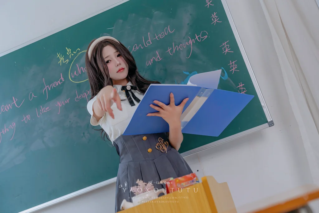 [Coser] 黏黏团子兔 - 实习老师的欢迎仪式&Touch It preview 23