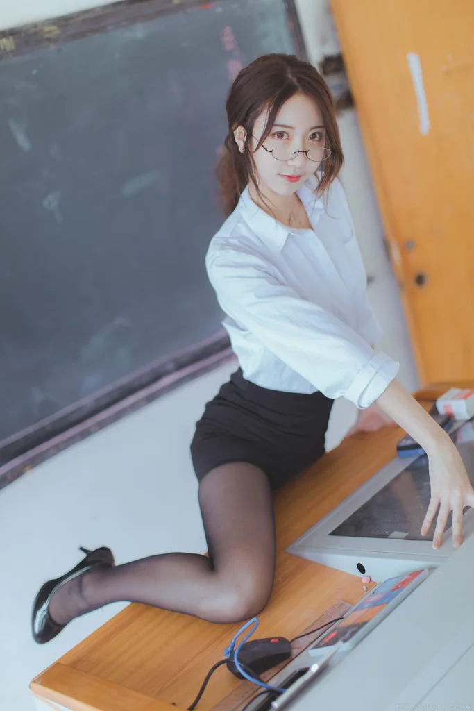 [Coser] 黑川 Vol.015 教师OL服装 preview 21