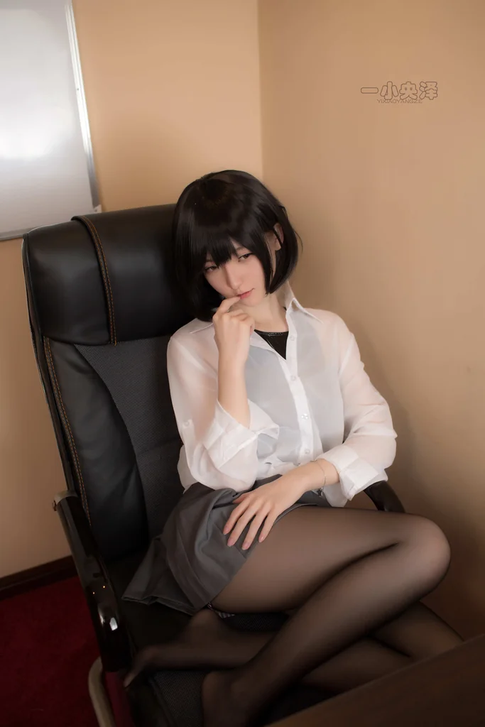 [Coser] 一小央泽 (yixiaoyangze) 黑丝 preview 1