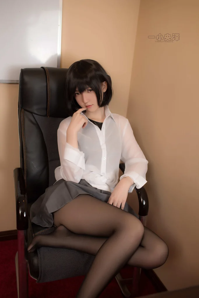 [Coser] 一小央泽 (yixiaoyangze) 黑丝 preview 3