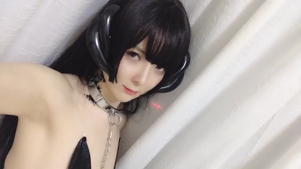[Coser] 一小央泽 (yixiaoyangze) 黑龙少女 video 45