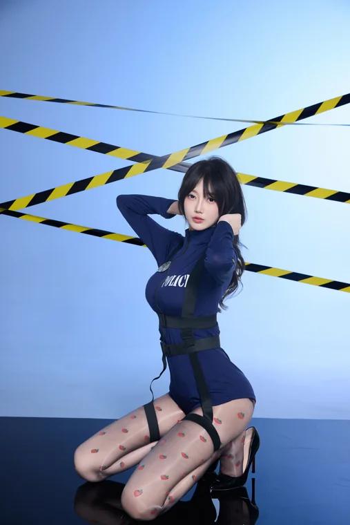 [内购无水印] 玥儿玥er - 秀人网模特 蓝色性感制服 preview 1