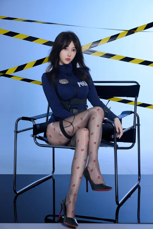 [内购无水印] 玥儿玥er - 秀人网模特 蓝色性感制服 preview 10