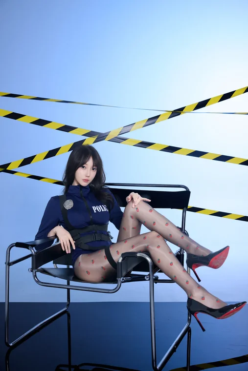 [内购无水印] 玥儿玥er - 秀人网模特 蓝色性感制服 preview 17