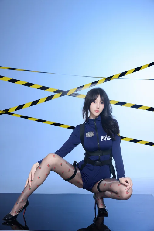 [内购无水印] 玥儿玥er - 秀人网模特 蓝色性感制服 preview 21