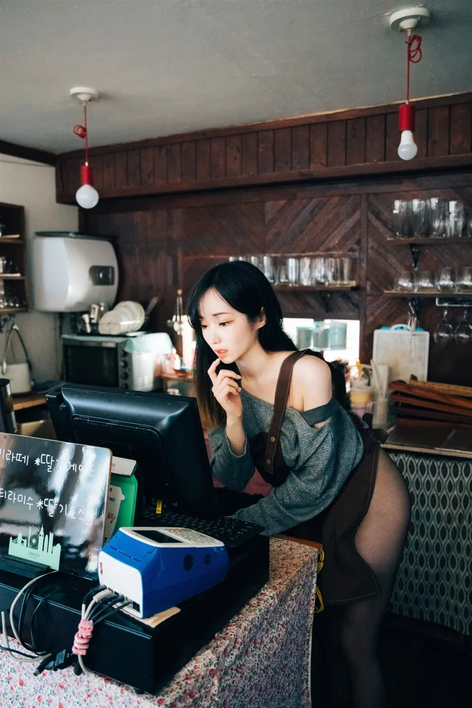 [Loozy] Bambi (밤비) - Cafe Alba preview 2