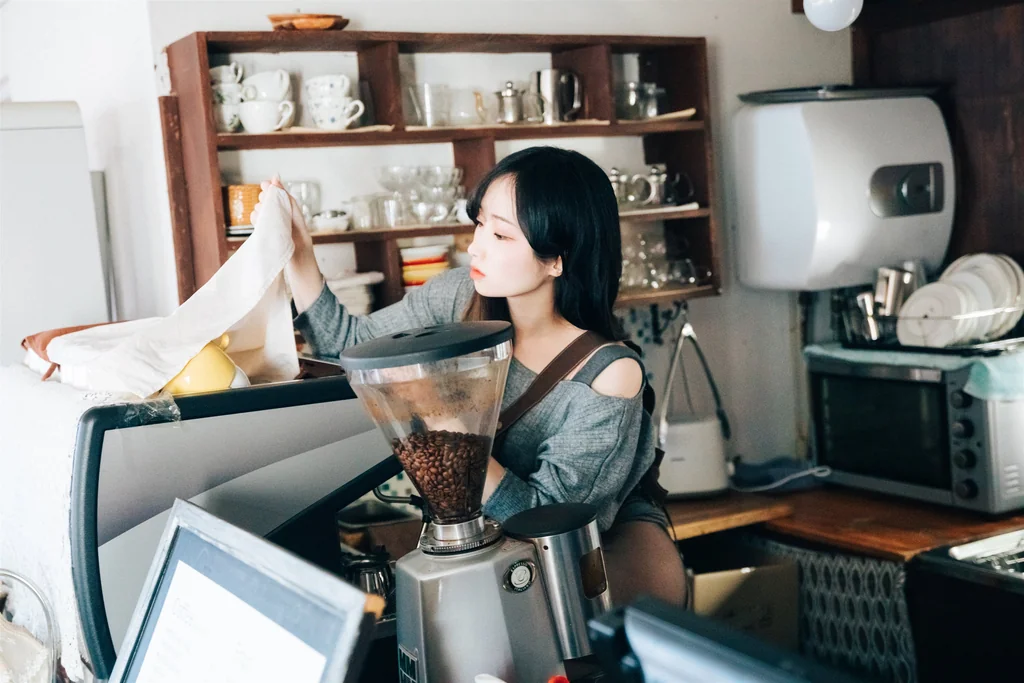 [Loozy] Bambi (밤비) - Cafe Alba preview 21