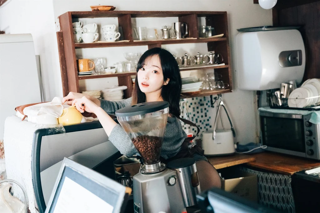 [Loozy] Bambi (밤비) - Cafe Alba preview 22