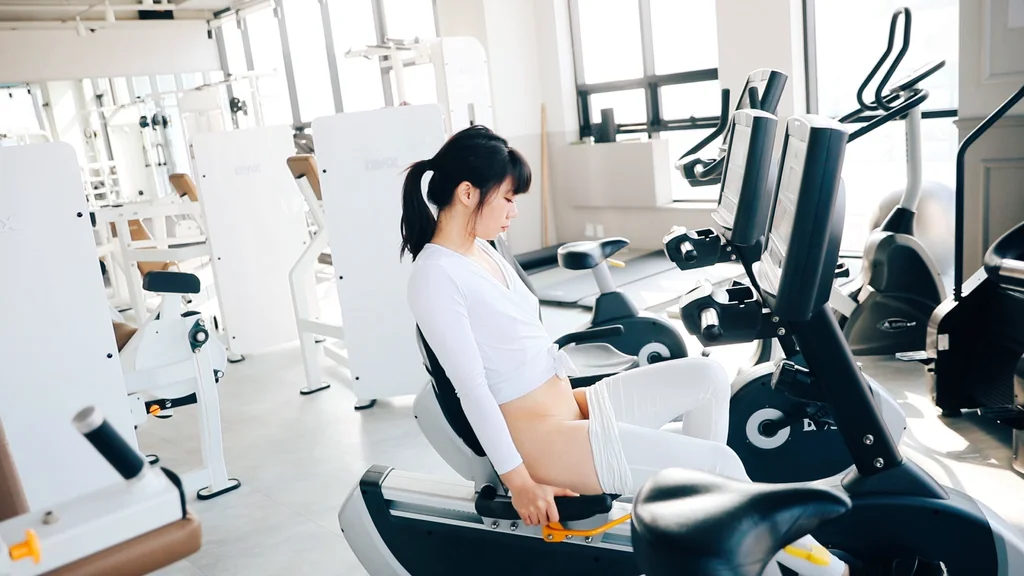 [Loozy] Kissme - Strip Fitness video 87