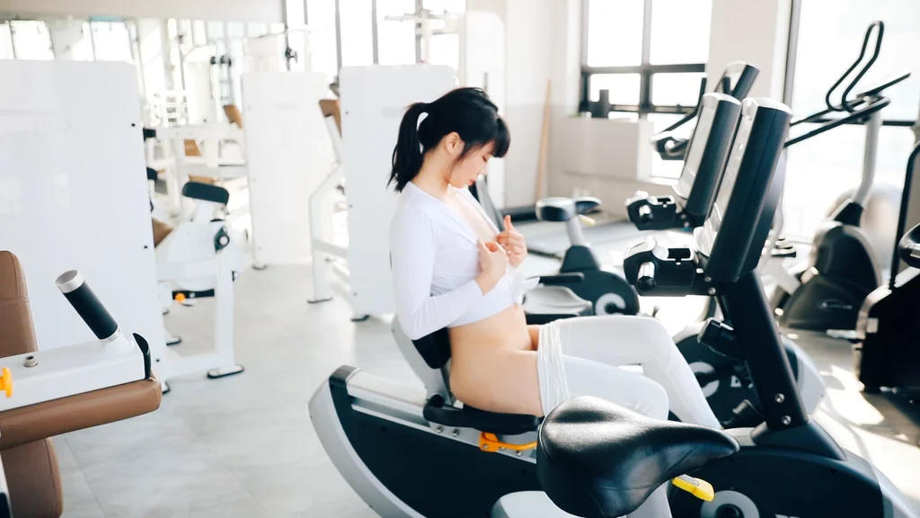[Loozy] Kissme - Strip Fitness video 88