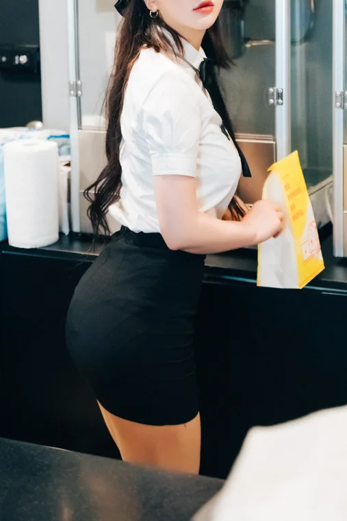 [Loozy] Son Ye-Eun (손예은) - Ticket Girl preview 2