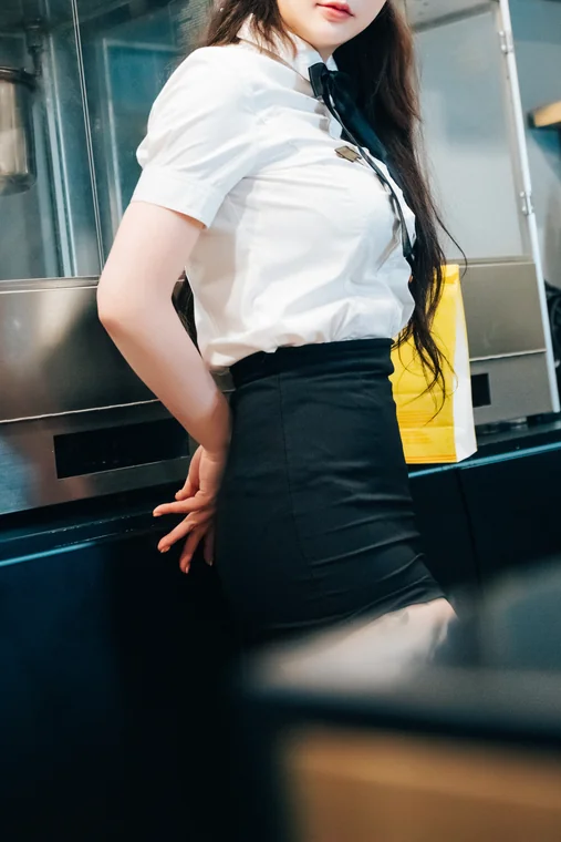 [Loozy] Son Ye-Eun (손예은) - Ticket Girl preview 5