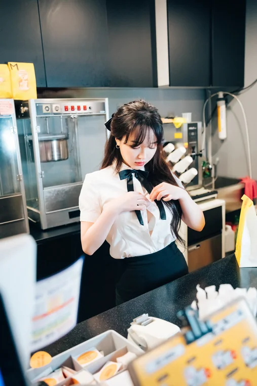 [Loozy] Son Ye-Eun (손예은) - Ticket Girl preview 9
