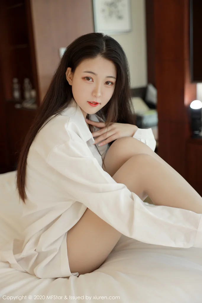 [MFStar] Vol.321 Laura张小妮 preview 4