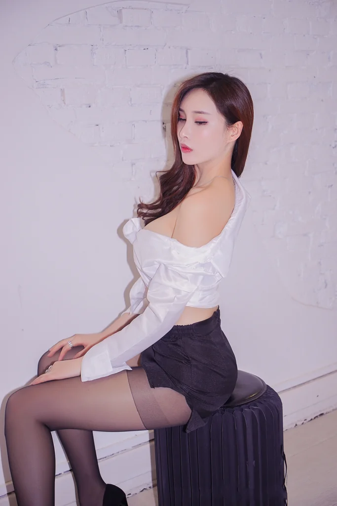 [PartyCat] Vol.077 土肥圆矮挫穷 (Tu Fei Yuan Ai Cuo Qiong) 周妍希 preview 10