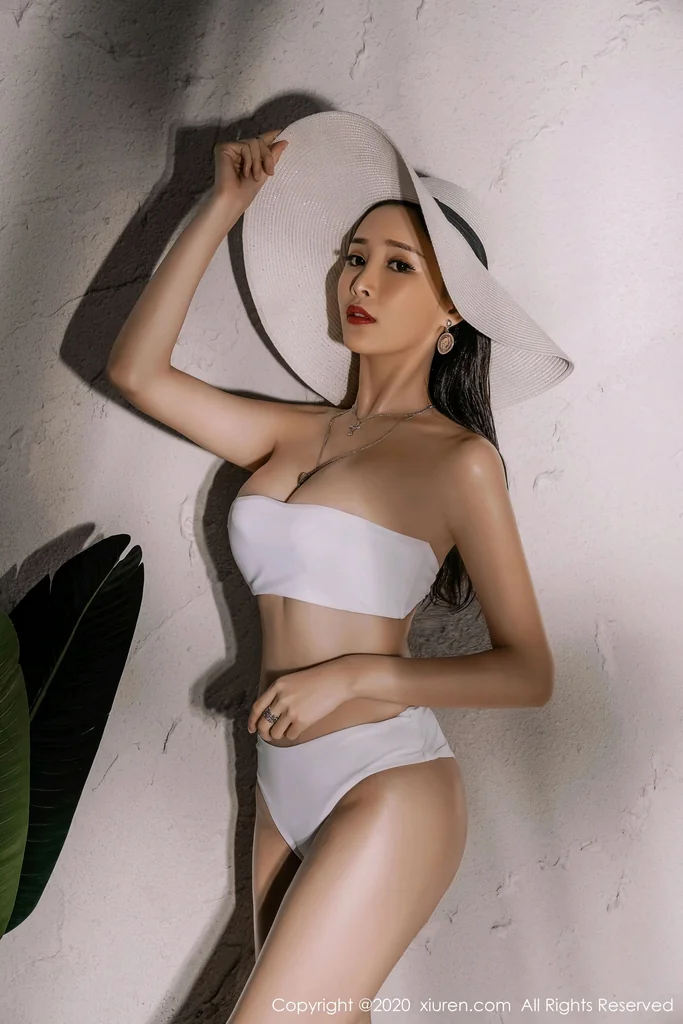 [XIUREN] No.2339 奶瓶土肥圆矮挫丑黑穷 (Tu Fei Yuan Ai Cuo Qiong) 周妍希 preview 2