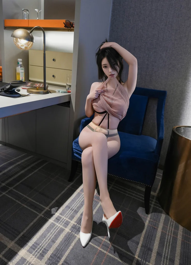 [XR Uncensored] 烧烧小桃 - R18 秀人网模特 新人完美露出 preview 14