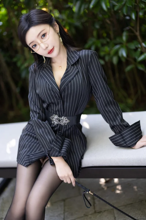 [XR Uncensored] 王馨瑶Yanni - 黑色条纹御姐 preview 6