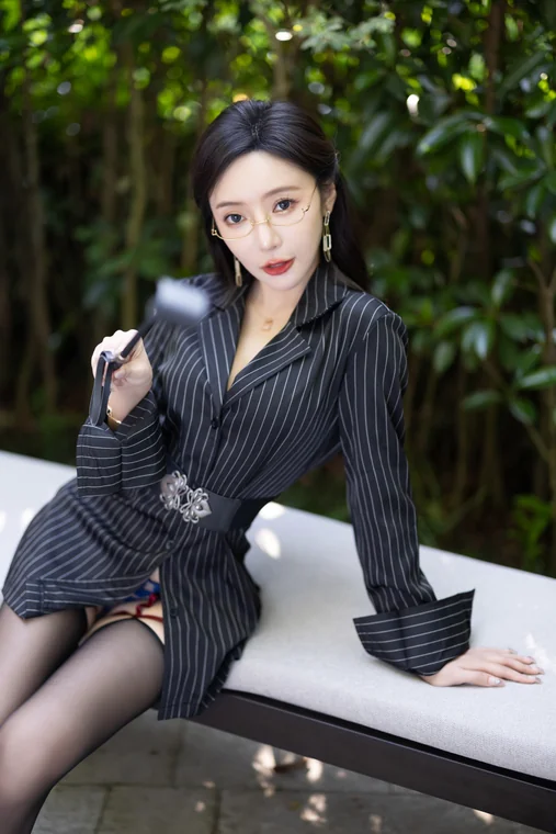 [XR Uncensored] 王馨瑶Yanni - 黑色条纹御姐 preview 7