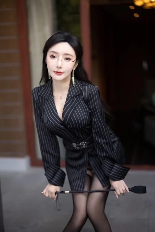 [XR Uncensored] 王馨瑶Yanni - 黑色条纹御姐 preview 23