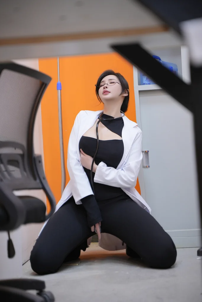 [XR Uncensored] Zhou Yan Xi (周妍希) - 青涩主治医生 preview 11