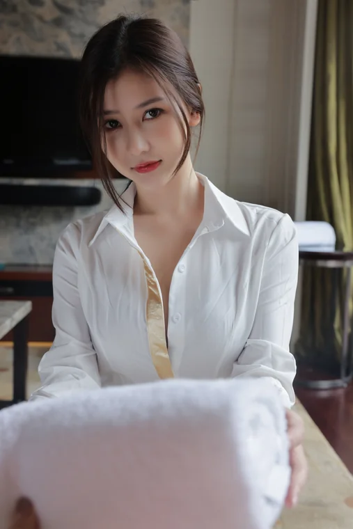 [内购无水印] Yin Tian (尹甜甜sunny) - 秀人网模特 女管家 preview 5