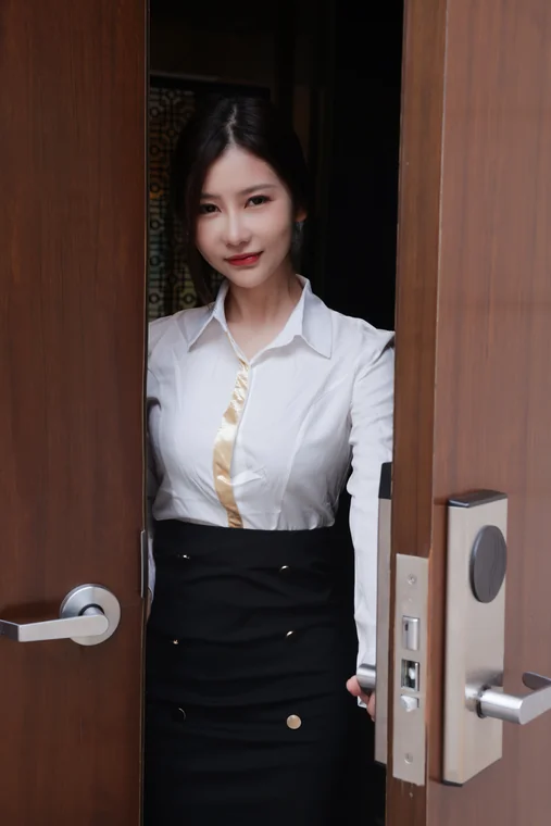 [内购无水印] Yin Tian (尹甜甜sunny) - 秀人网模特 女管家 preview 12