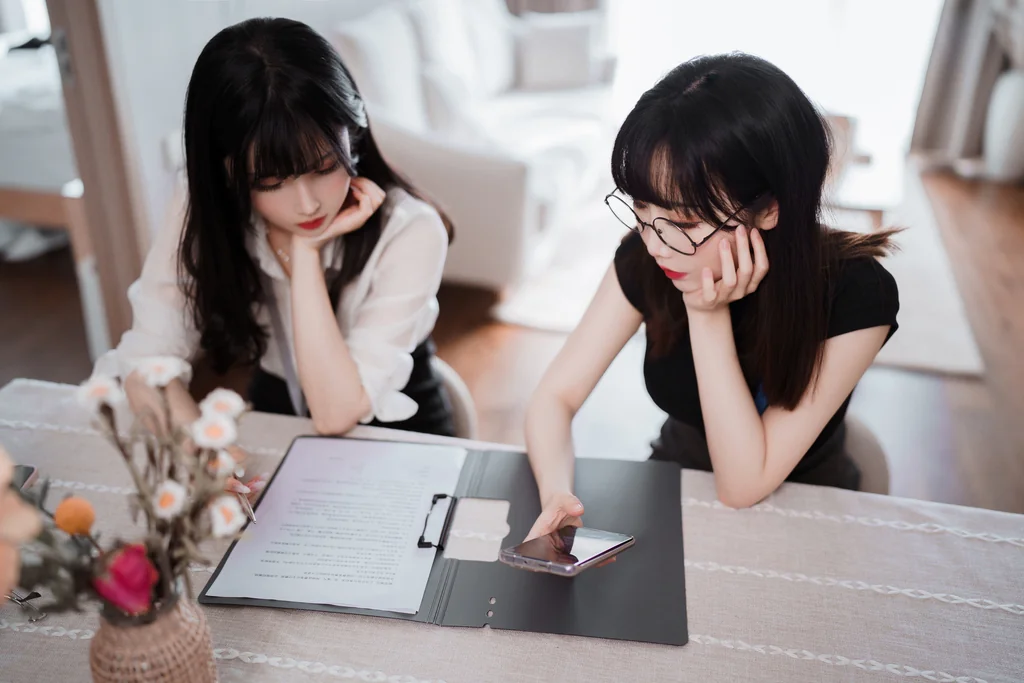 [Coser] rioko凉凉子 Vol.093 黑丝ol制服双人 preview 1