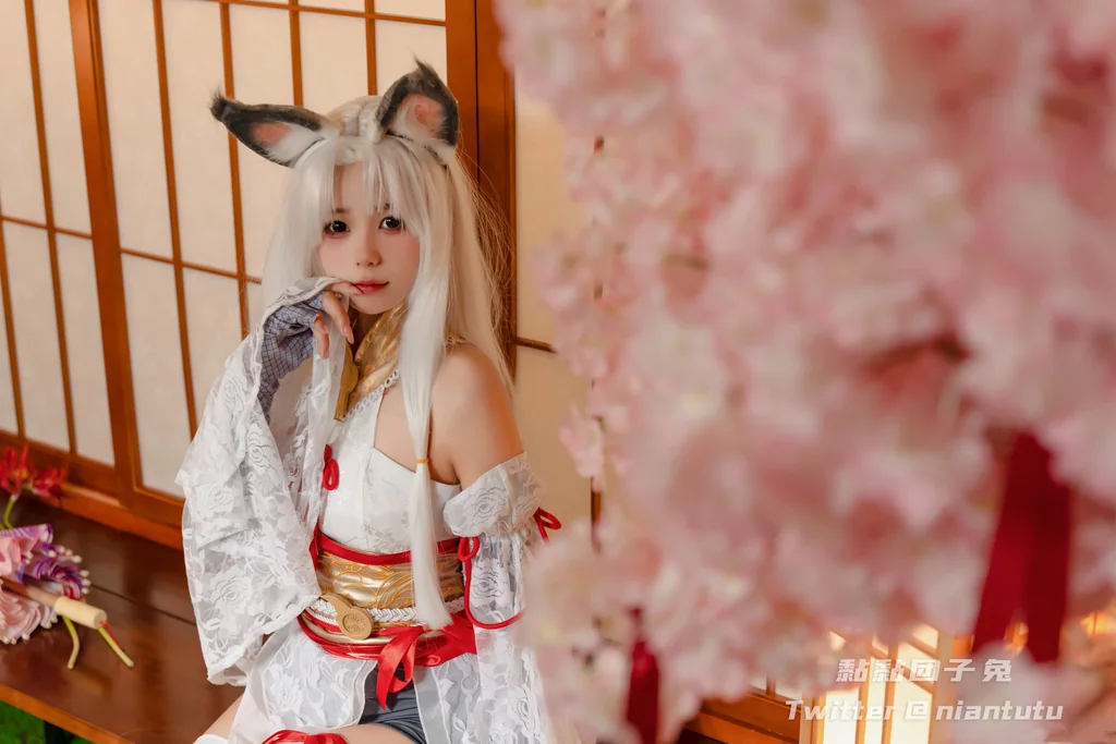 [Coser] 黏黏团子兔 - 白丝胡桃 preview 3