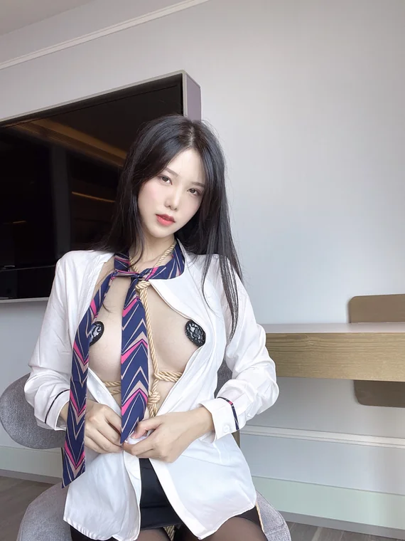 [Coser] 抖娘-利世 Vol.063 绳缚空姐 preview 39