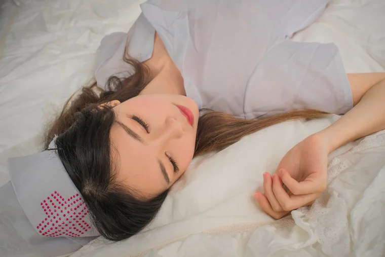 [Coser] 抖娘 利世 俏皮小护士 preview 1